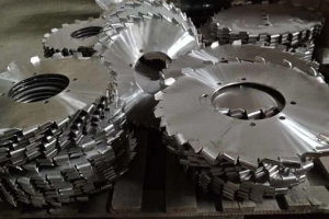 碳化鎢噴涂粉末涂層本身抗壓強(qiáng)度??！